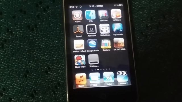 Downloading a Game iOS 4.2.1 iPod touch 2G 30/10/2018 смотреть онлайн