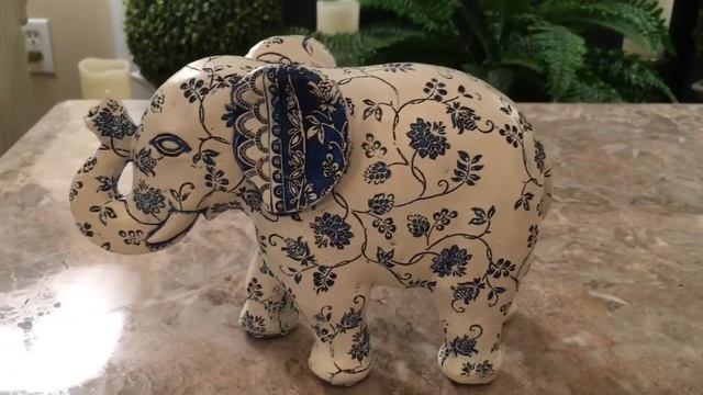 Vignette Styling with Blue and White Elephants #easylivingwithelle #blueandwhiteelephants смотреть онлайн