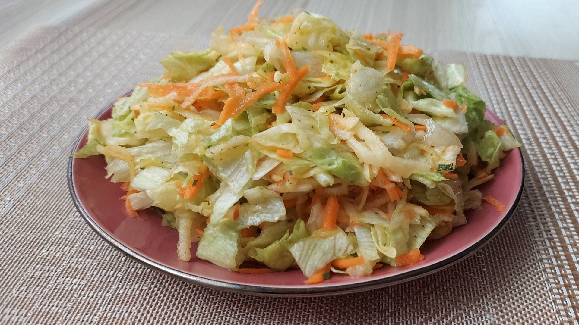 Легкий рецепт салата из трех ингредиентов на скорою руку. Салат Айсберг за 5 минут! смотреть онлайн