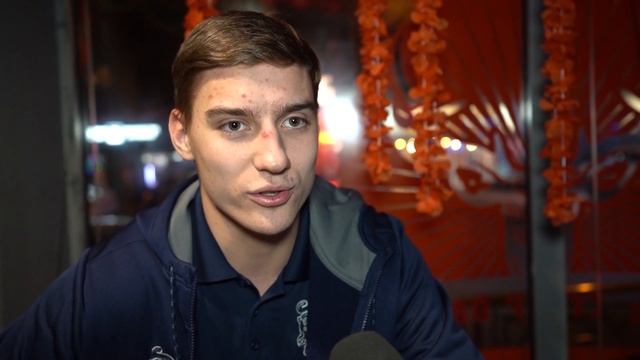 Степан Старков посмотрел матч против "Авангарда" вместе с болельщиками смотреть онлайн