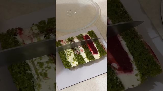 Теперь резать высокие торты несложно! 🍰😉