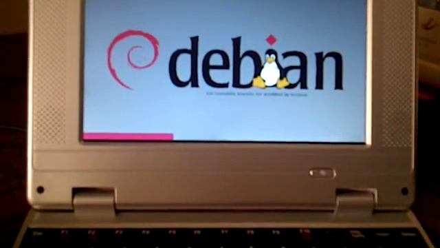 Wondermedia WM8650 Netbook con Debian Linux(Arranque). смотреть онлайн