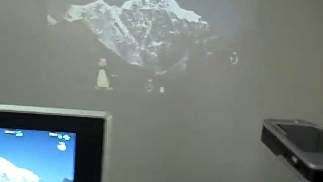 3m Micro Projector MPro110 On Asus Eee Pc By Flip