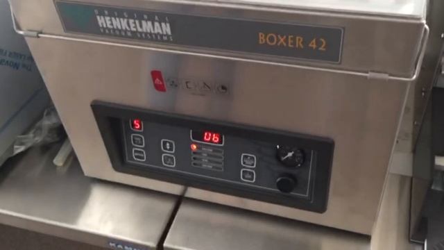 Вакуумная упаковка замороженого лосося с мягким обжимом на HENKELMAN BOXER 42 смотреть онлайн