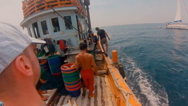 ЛОВЛЯ КРАБА в Андаманском море. Рыбаки Тайланда смотреть онлайн