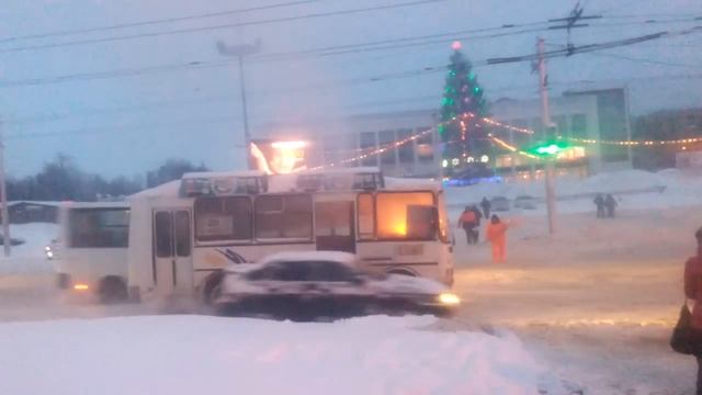 Загорелся двигатель у пазика. смотреть онлайн
