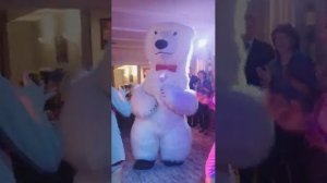 Аниматор от Бога, поздравление от белого мишки, зажигательный медведь