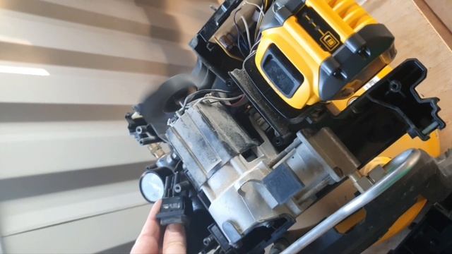 Flexvolt Compressor easy fix #dewalt #flexvolt #powertools #powertoolrepair #howto смотреть онлайн