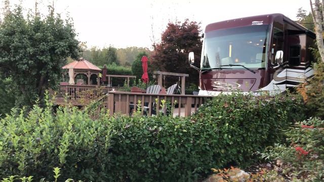 Apple Valley Farm Motorcoach Resort смотреть онлайн