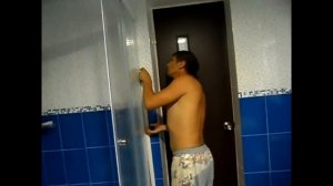 Установка душевой кабинки.