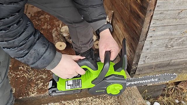 Аккумуляторная цепная пила Greenworks Chainsaw на 24В смотреть онлайн