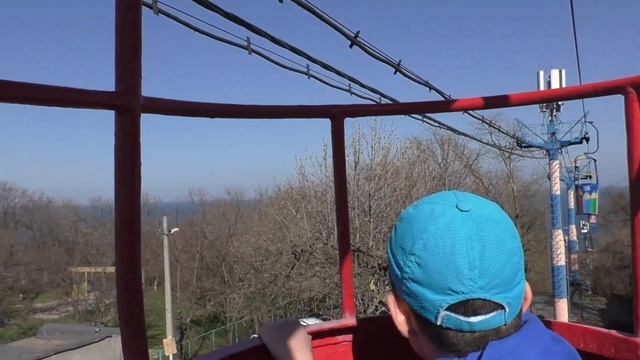 Катаемся на канатной дороге. Спуск к морю. смотреть онлайн