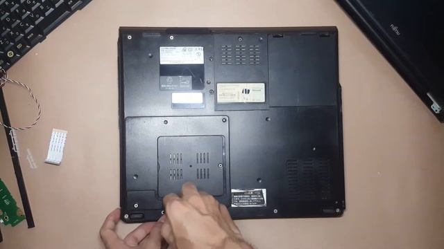 Nostalgia Unboxed: Fujitsu FMV Teardown - A Journey Back in Tech Time! смотреть онлайн