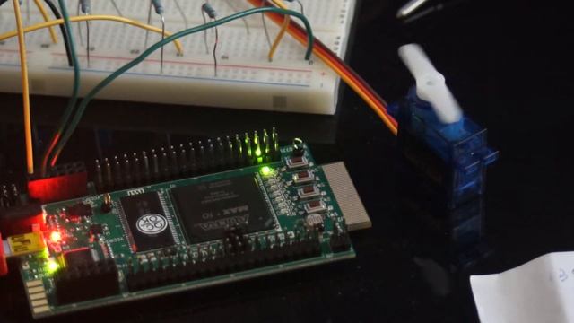 MAX 10 Servo control test смотреть онлайн