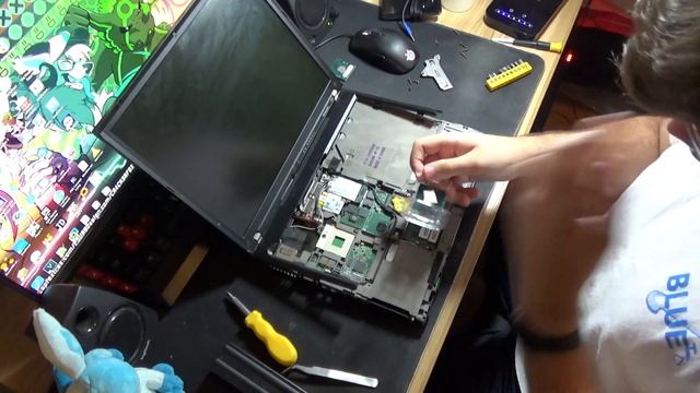 Upgrading a 2006 ThinkPad with Linux смотреть онлайн