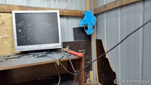 *AUDIO ONLY* Angry Office Man Can't Figure Out Linux & Destroys Computer