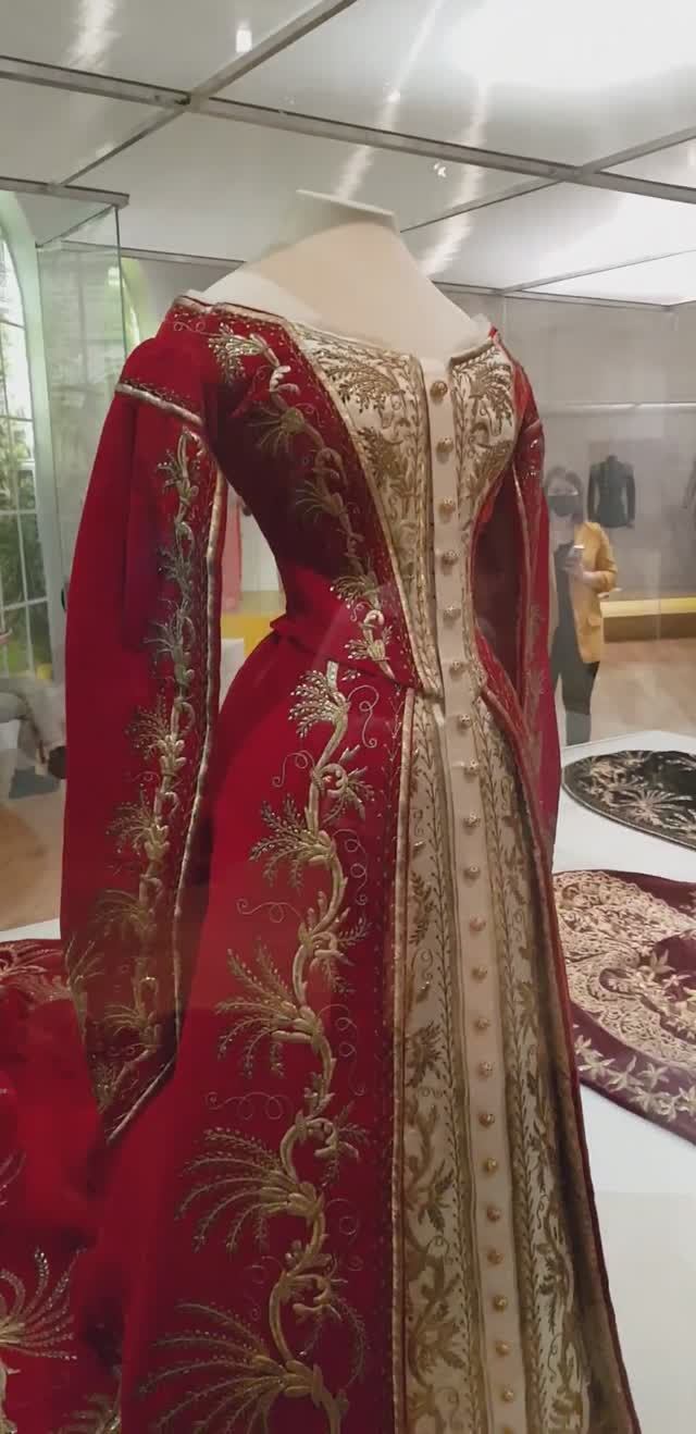 Выставка- платье фрейлины/Лена Воронова смотреть онлайн