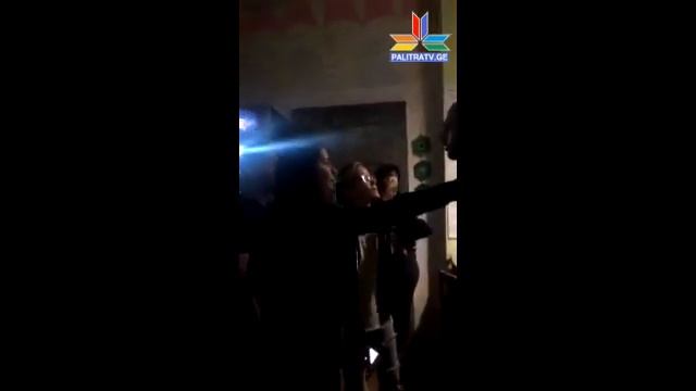 Грузинские ультранационалы напали на вегетарианское кафе смотреть онлайн