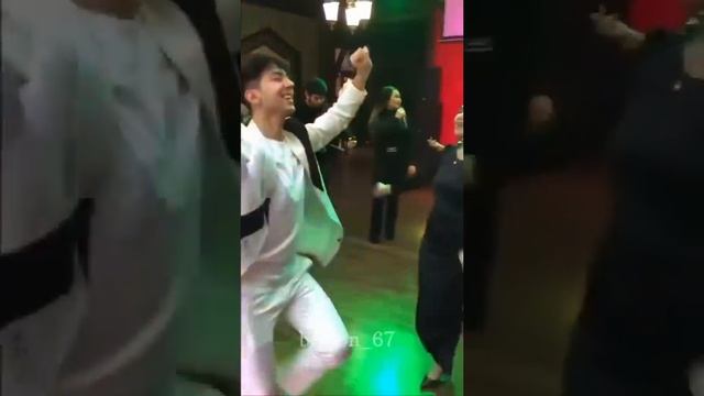 O'zbek blogerlari davra markazida #dilime #azoda #liil_khuramov #shoubiznesolami #shortsvideo смотреть онлайн