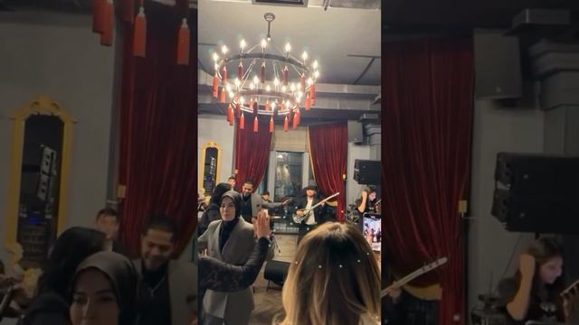 Nilufar Usmonova & Malik - Tojiki medonet | Нилуфвр Усмонова & Малик - Тожики медонет смотреть онлайн