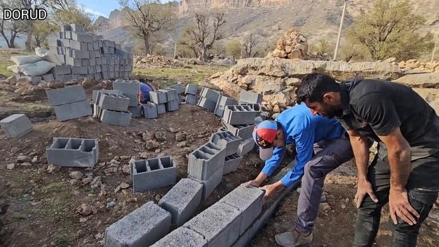 Cooperation Of Villagers To Quickly Build Akram's House
