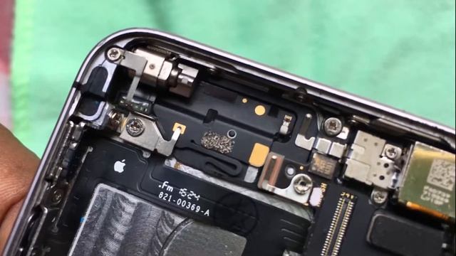 iPhone SE volume & power flex PCB replacement procedure смотреть онлайн