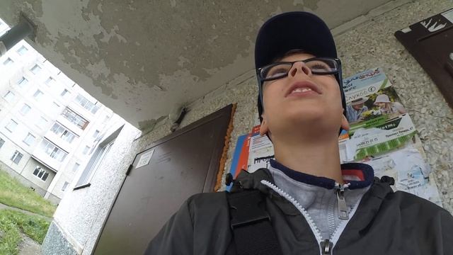 ПРАНК ДОМОФОНОМ | НАС ЧУТЬ НЕ СПАЛИЛА БАБКА! смотреть онлайн