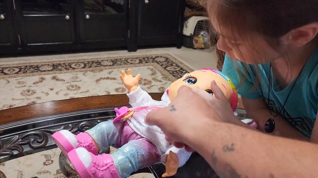 Cry Babies First Emotions Dreamy Interactive Baby Doll смотреть онлайн