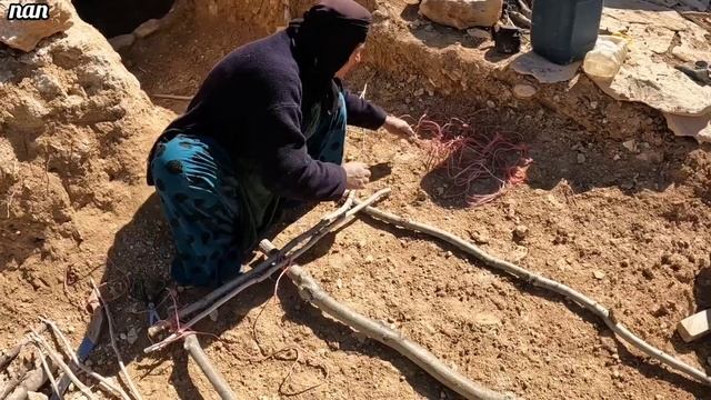 Mountain Hideout: Grandmother And Two Orphans Started Building A Cave Door By Collecting Wood