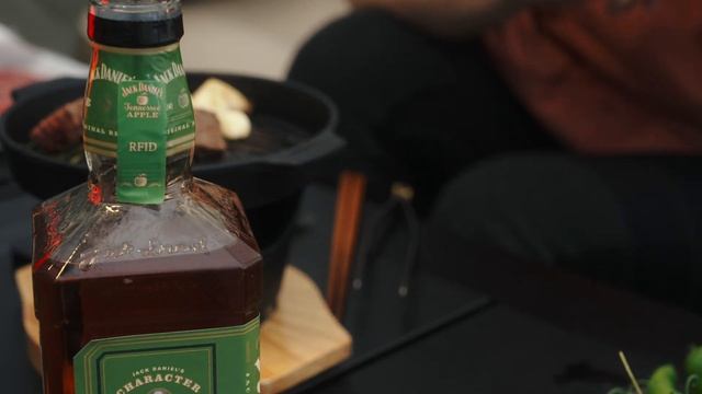 Кемпинг во время сильного дождя в лесу смотреть онлайн