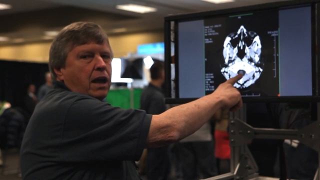 Microsoft's Robot Touch Screen Lets You Palpate a Brain смотреть онлайн
