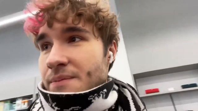КОРЕШ КУПИЛ АЙФОН СВОЕЙ СЕСТРЕ/ИРЛ СТРИМ КОРЕША смотреть онлайн