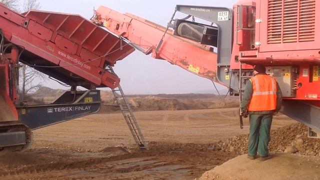 Работа комплекса TEREX FINLAY на карьере ПГС. смотреть онлайн