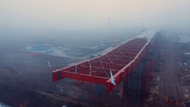 Надвижка пролётов нового моста через ВДСК в Волгограде смотреть онлайн