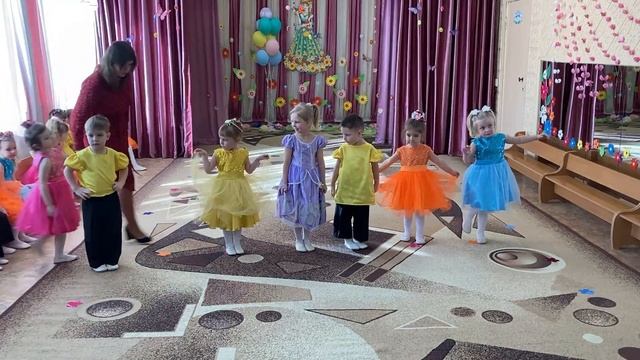 71 сад 10 група - Свято Весни смотреть онлайн