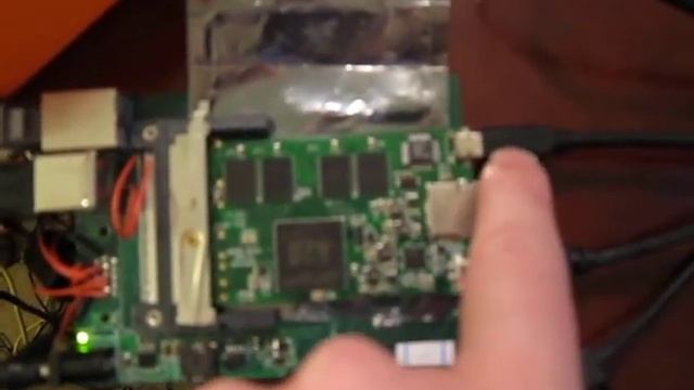 Rhombus Tech Micro-Desktop base and EOMA68-A20 CPU Card Rev v2.2, Debian 7.0 GNU/Linux (HDMI) смотреть онлайн