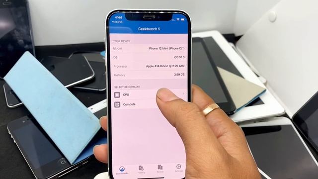 iOS 16 beta 2 on 12 mini Battery Life and Geekbench Score 🤩 смотреть онлайн