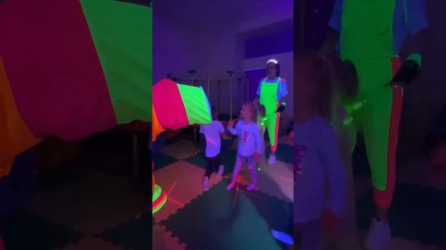 Neon-party смотреть онлайн