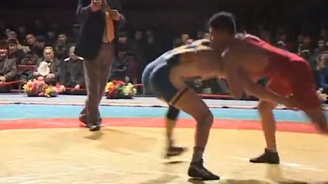 Спорт. Вольная борьба. Курманбек уулу Эрмек-Улукбек Жолдошбеков. Чемпионат Кыргызстана 2015 г. смотреть онлайн