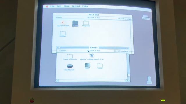 Macintosh II M5000 model - Booting System 6.0.8 (Year 1987) смотреть онлайн
