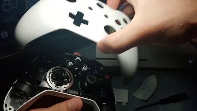 Výměna poškozených Xbox páček - Jak rozebrat Xbox ovladač - Jak opravit Xbox controller смотреть онлайн
