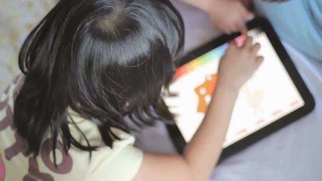 My nieces coloring on the HP Touchpad (READ DESCRIPTION) смотреть онлайн