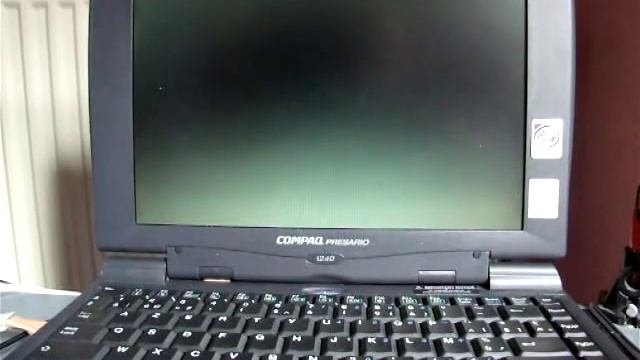 Booting a Compaq Presario 1240 with Damn Small Linux смотреть онлайн