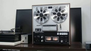 VICTOR TD-553 ￥89,800(1973年頃) 20Hz-27kHz, 9,19 скорости, 4 дорожки.
