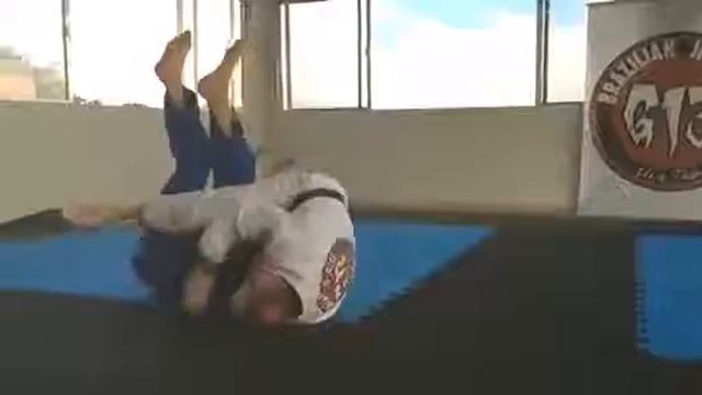 Posição da Semana - Bruno Gobatto ensina raspagem de meia guarda смотреть онлайн