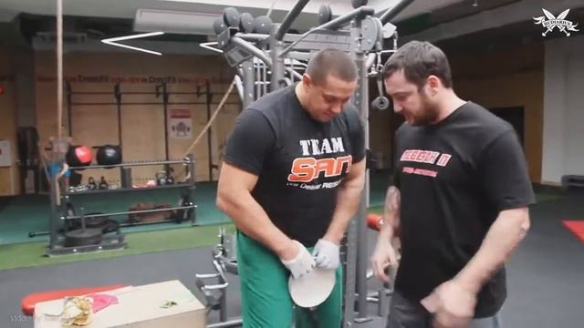 Двукратный рекордсмен Гиннеса показывает трюки смотреть онлайн