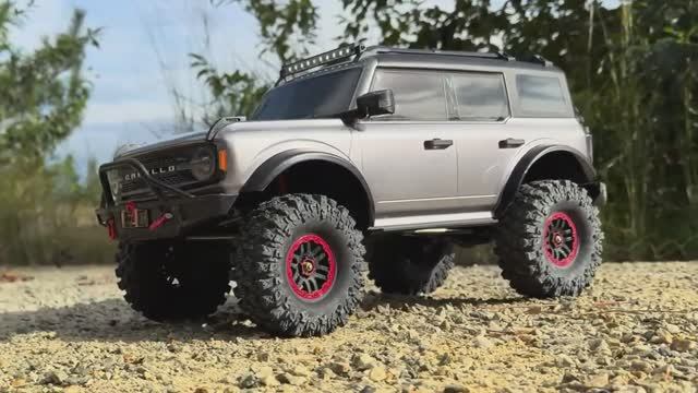 Радиоуправляемый легендарный внедорожник Ford Bronco фирмы WLtoys покоряет бездорожье смотреть онлайн