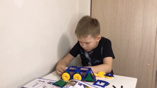 Конструктор kikko ЗНАТОК. Собираем машинку. смотреть онлайн