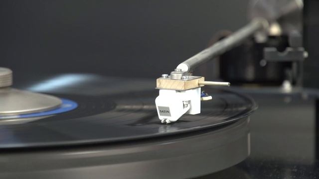 SATIN M-117E Frequency Response 10Hz -40kHz смотреть онлайн