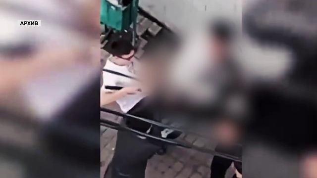 ТОЛПА ПОДРОСТКОВ ИЗБИЛА РЕБЕНКА В ПОКРОВКЕ